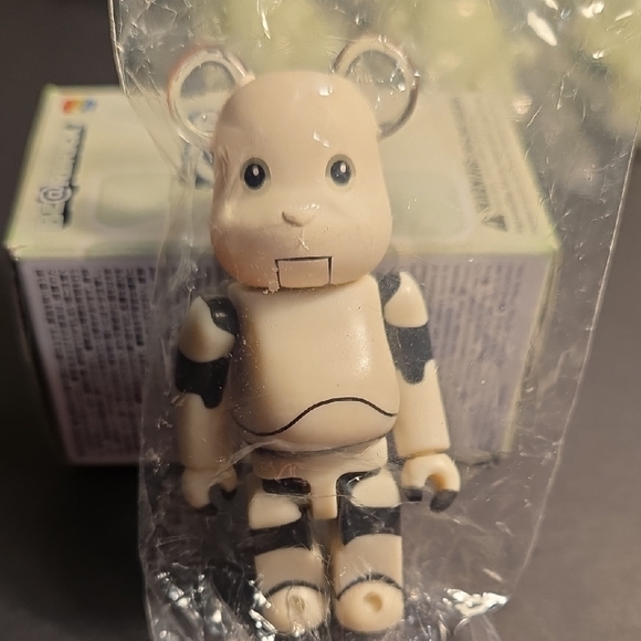 Be@rbrick Series 44 Action Figure Playset - Picture 8 of 13